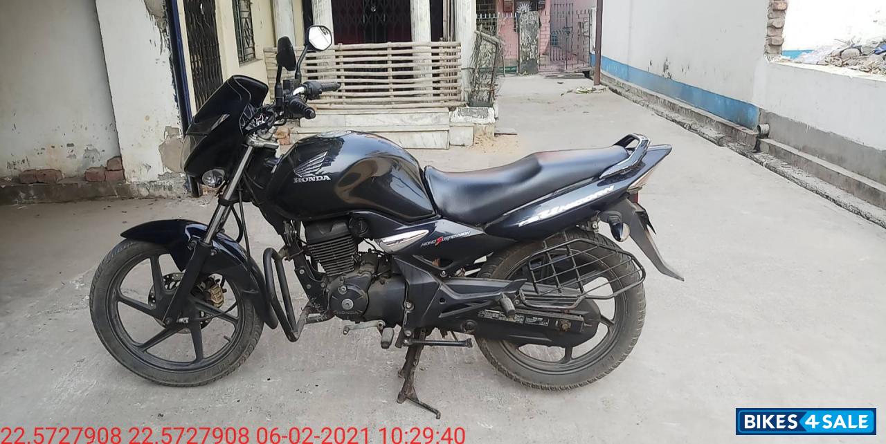 Black Honda CB Unicorn