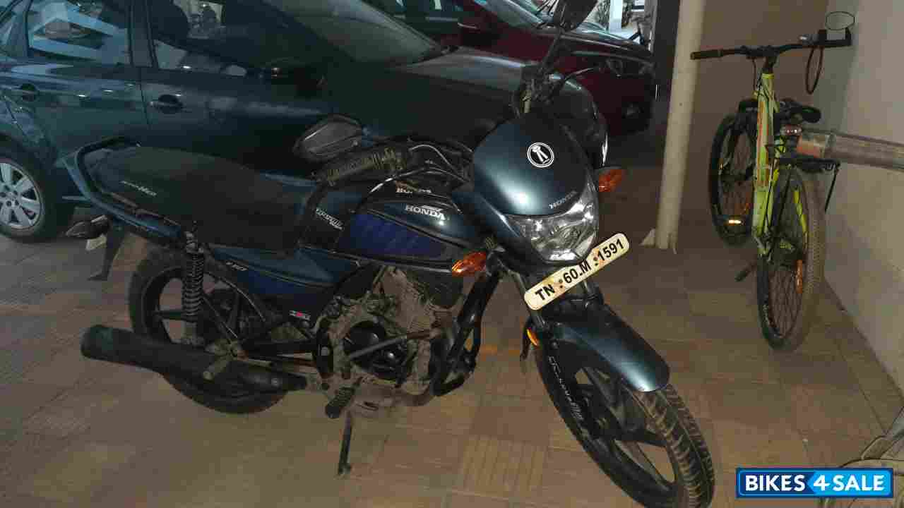 Blue Honda Dream Neo