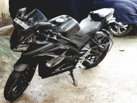 Black Yamaha YZF R15 V3