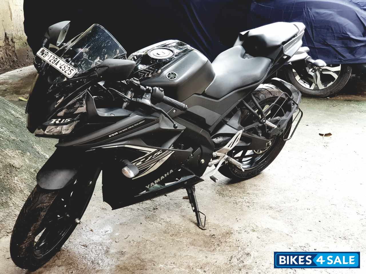 Black Yamaha YZF R15 V3