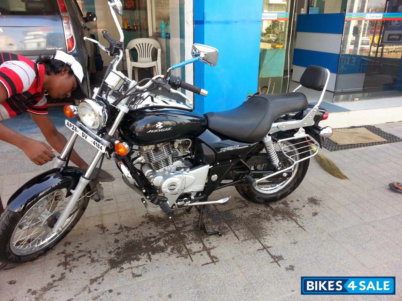 Bajaj Avenger 220 DTS-i