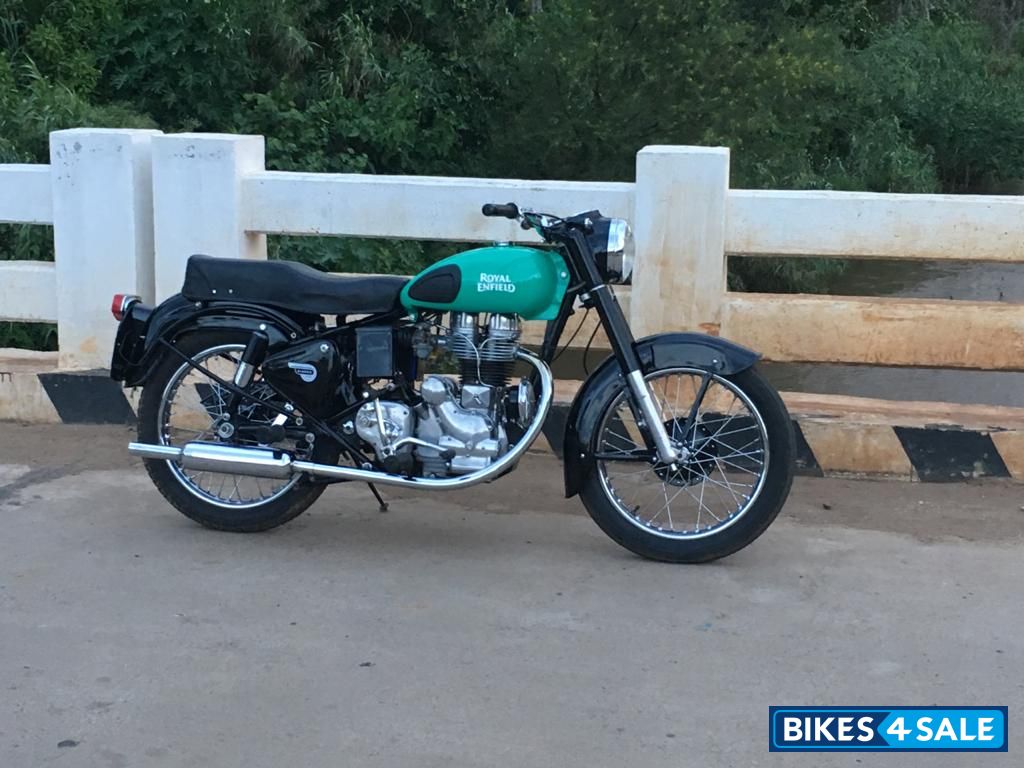 Black Royal Enfield Vintage Bullet