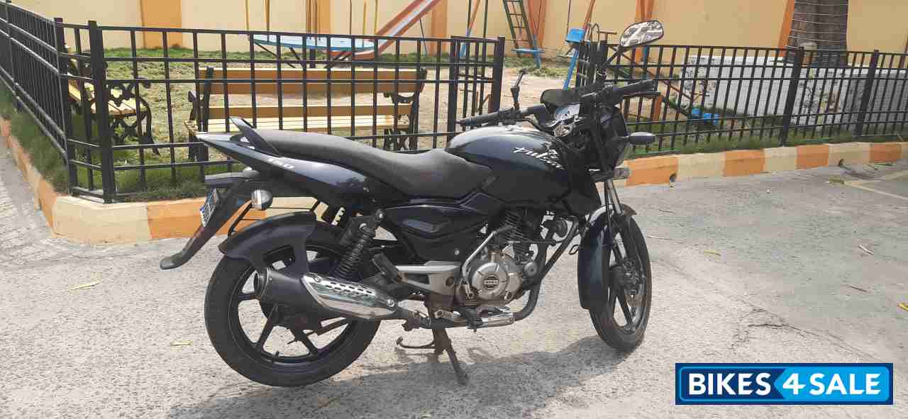 Black Bajaj Pulsar 150
