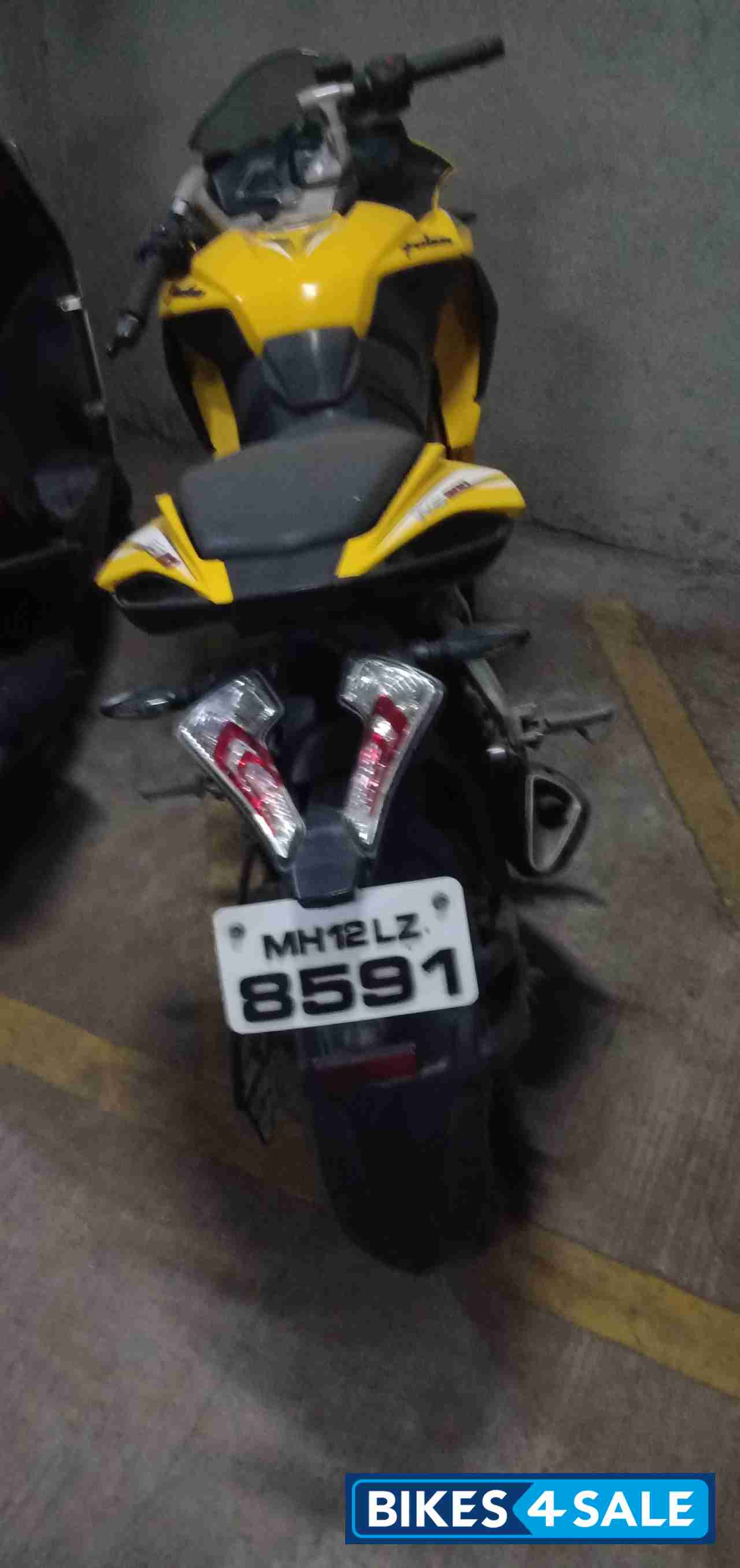 Bajaj Pulsar RS 200