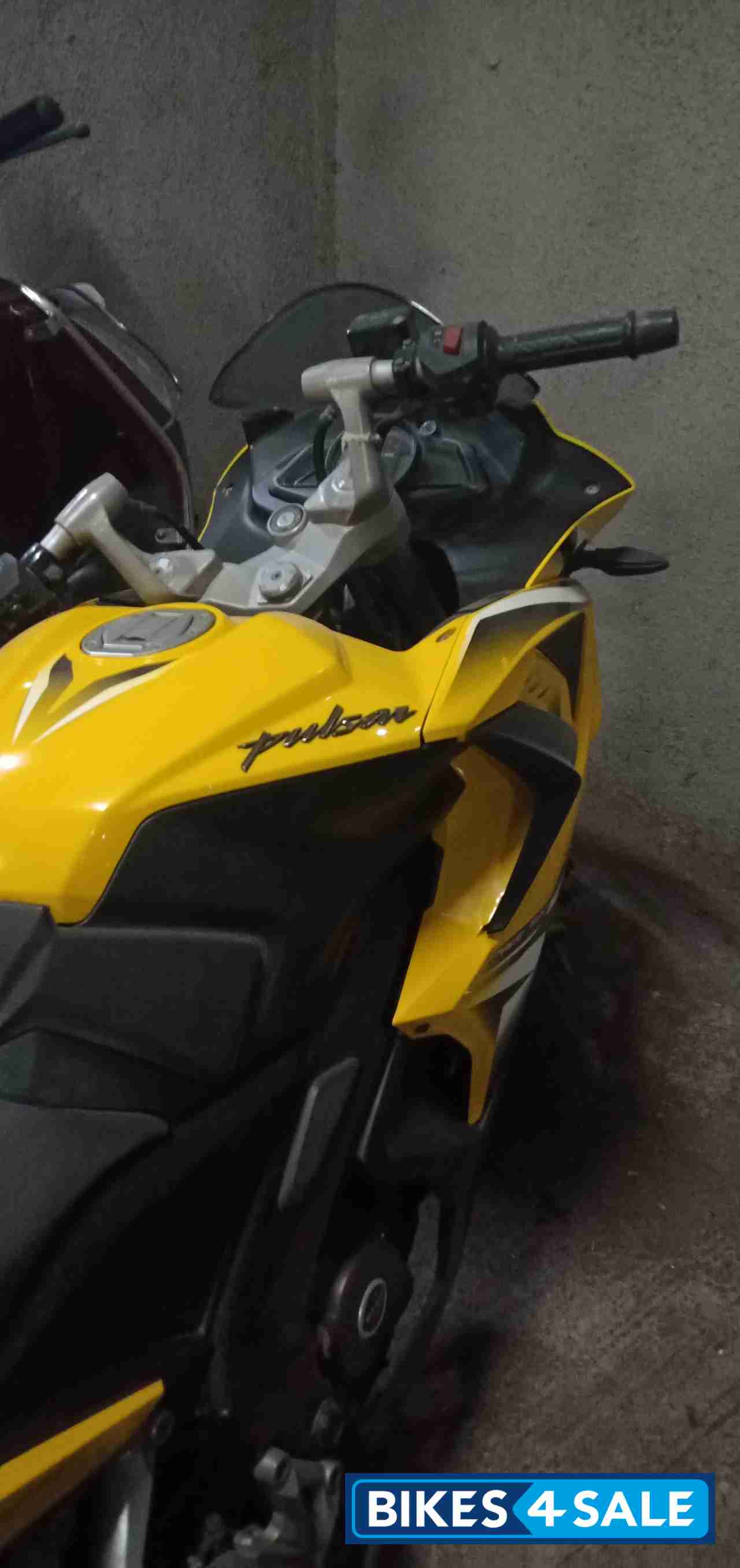 Bajaj Pulsar RS 200