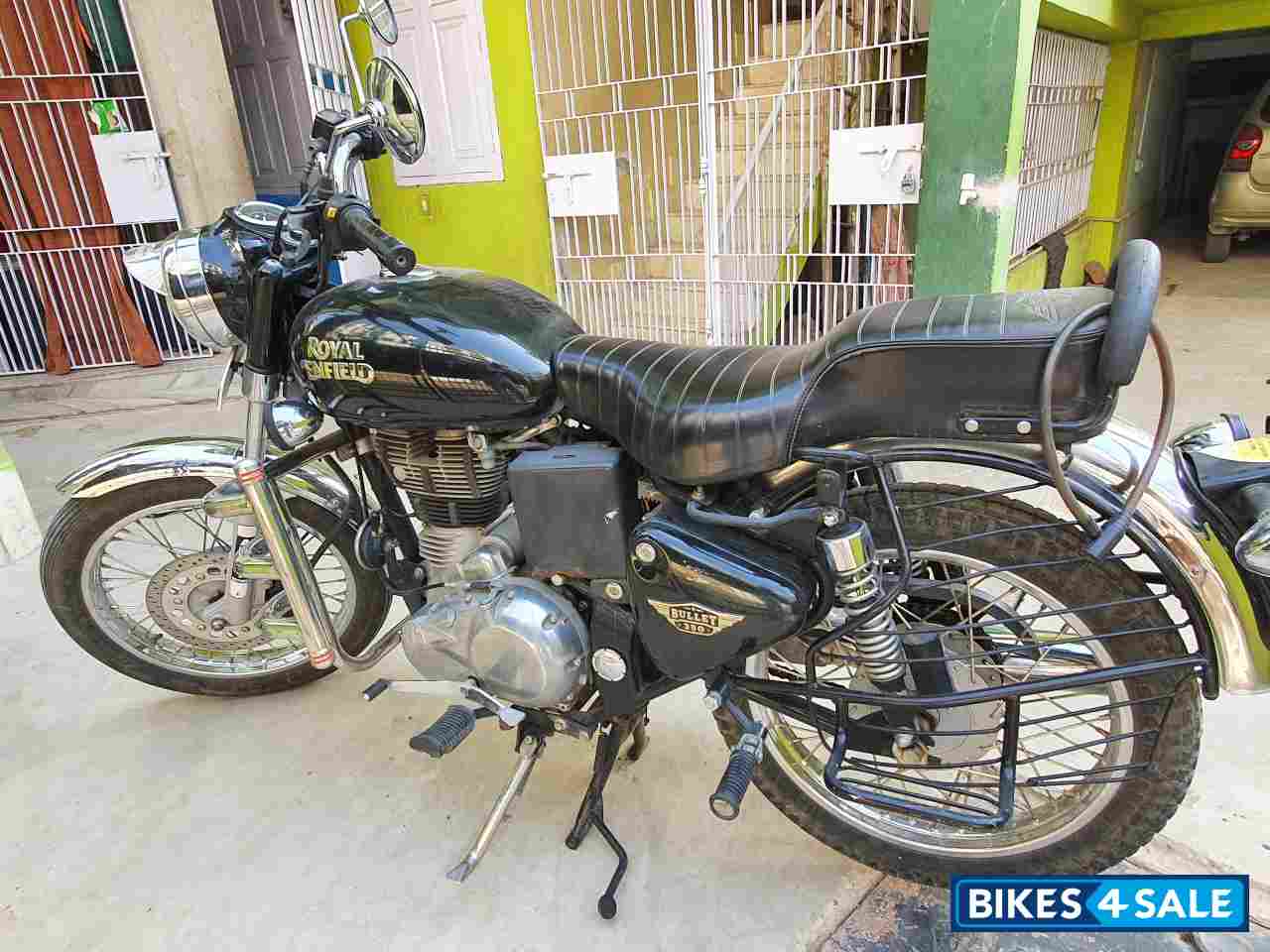 Black Royal Enfield Bullet 350