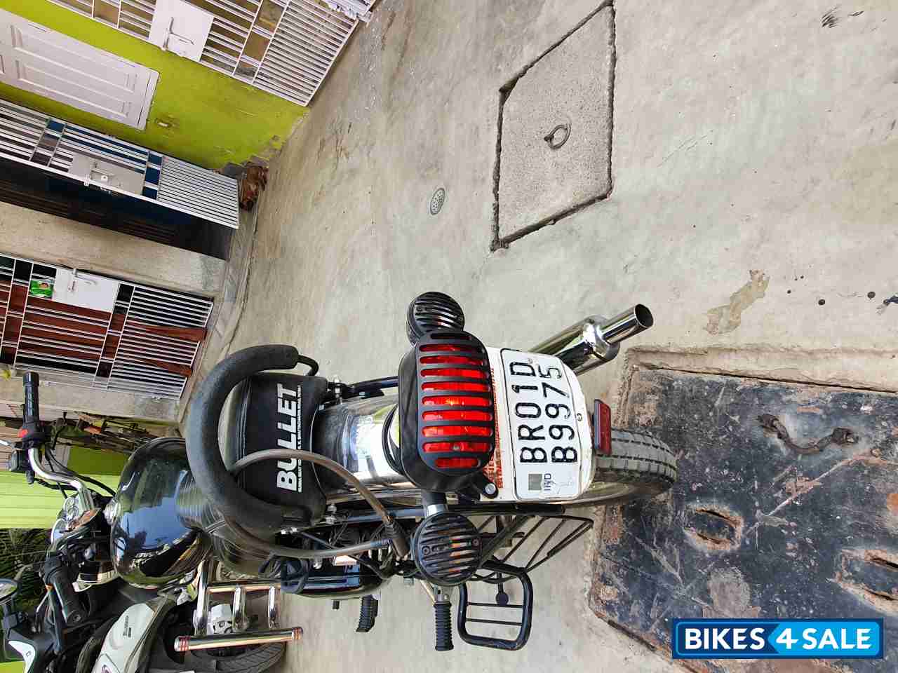 Black Royal Enfield Bullet 350