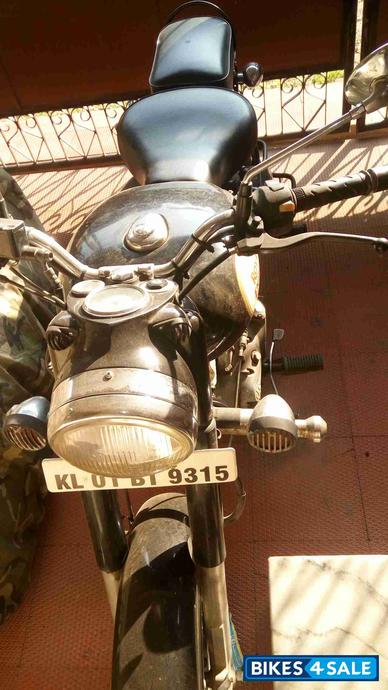 Black Royal Enfield Bullet Standard 350