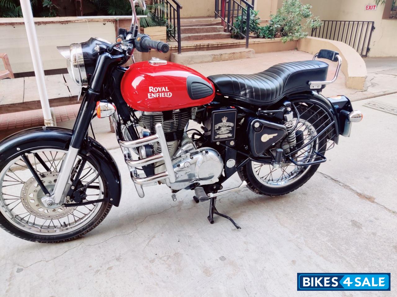 Black Royal Enfield Classic 350 Black Royal Enfield Classic 350