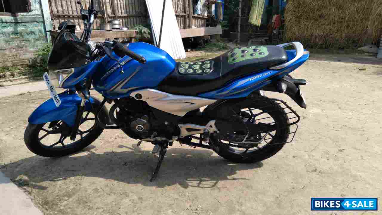 Blue Bajaj Discover 125 ST Blue Bajaj Discover 125 ST