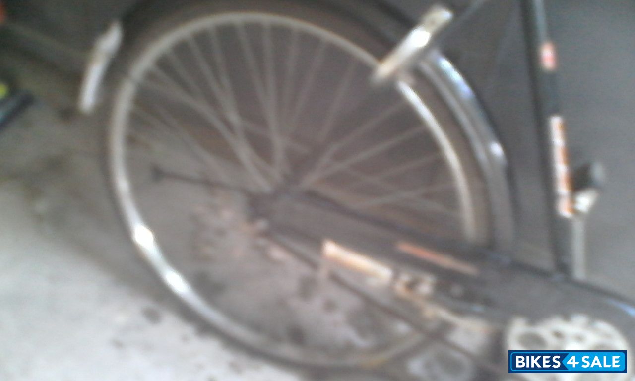 Hero Cycles jet gold