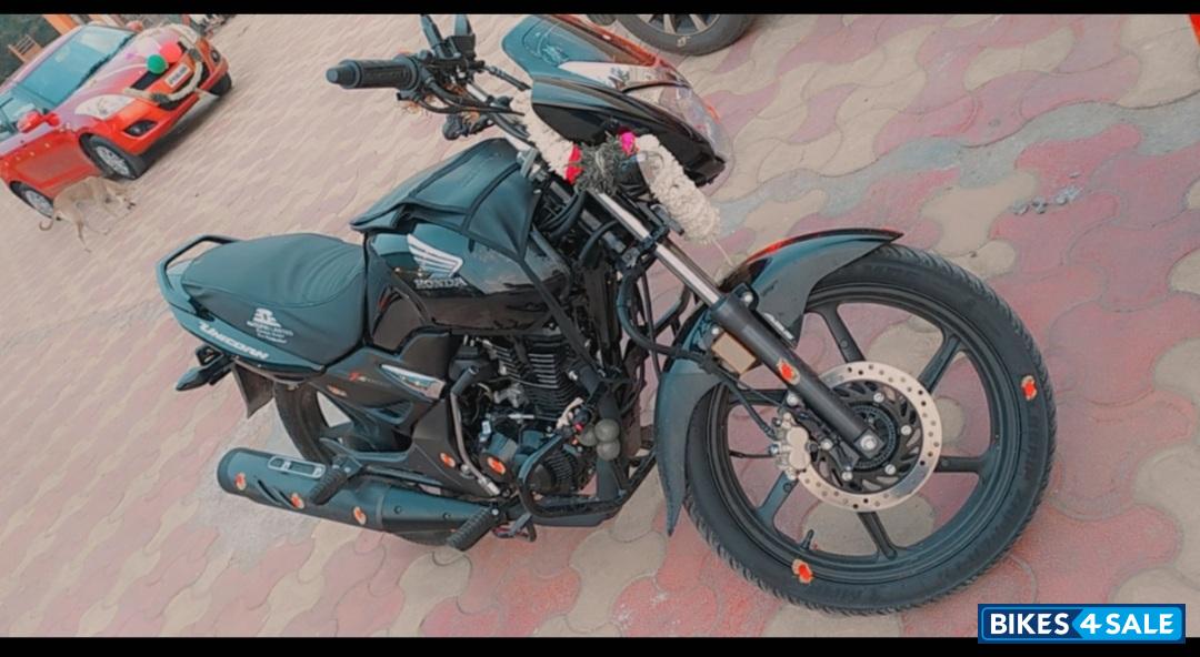 Black Honda Unicorn 160 BS6
