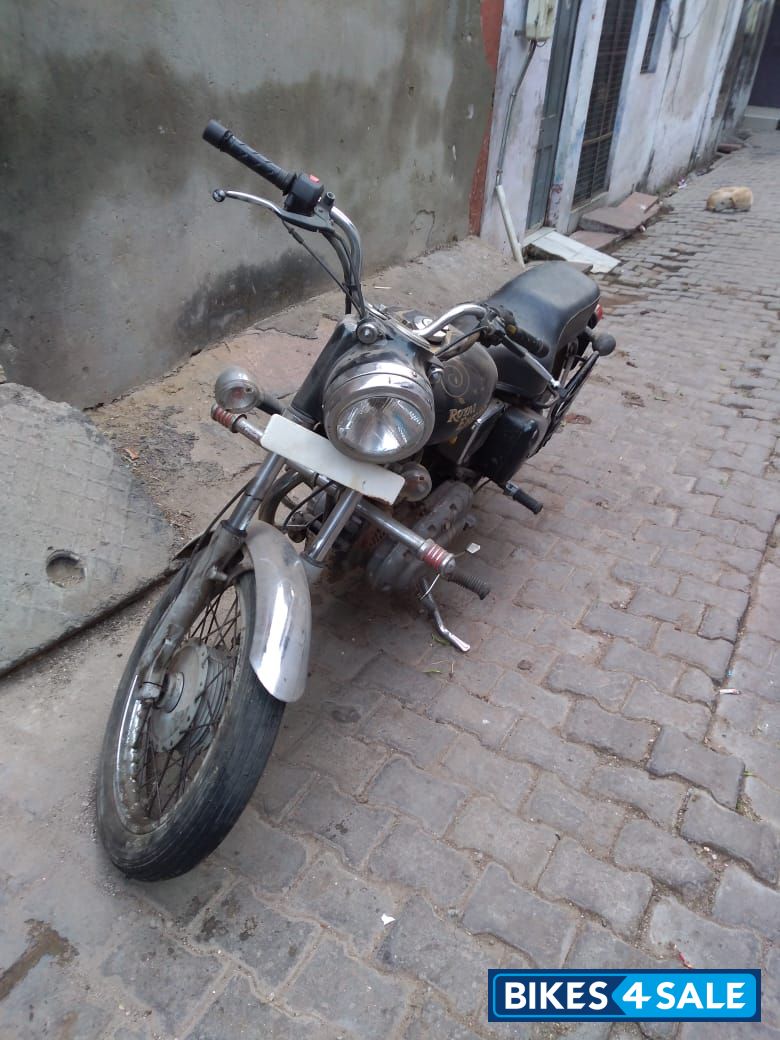 Black Royal Enfield Bullet Standard 500