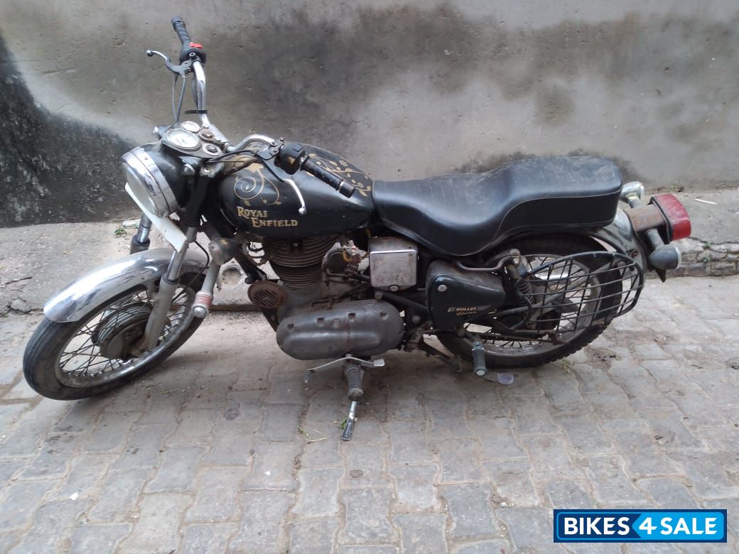 Black Royal Enfield Bullet Standard 500