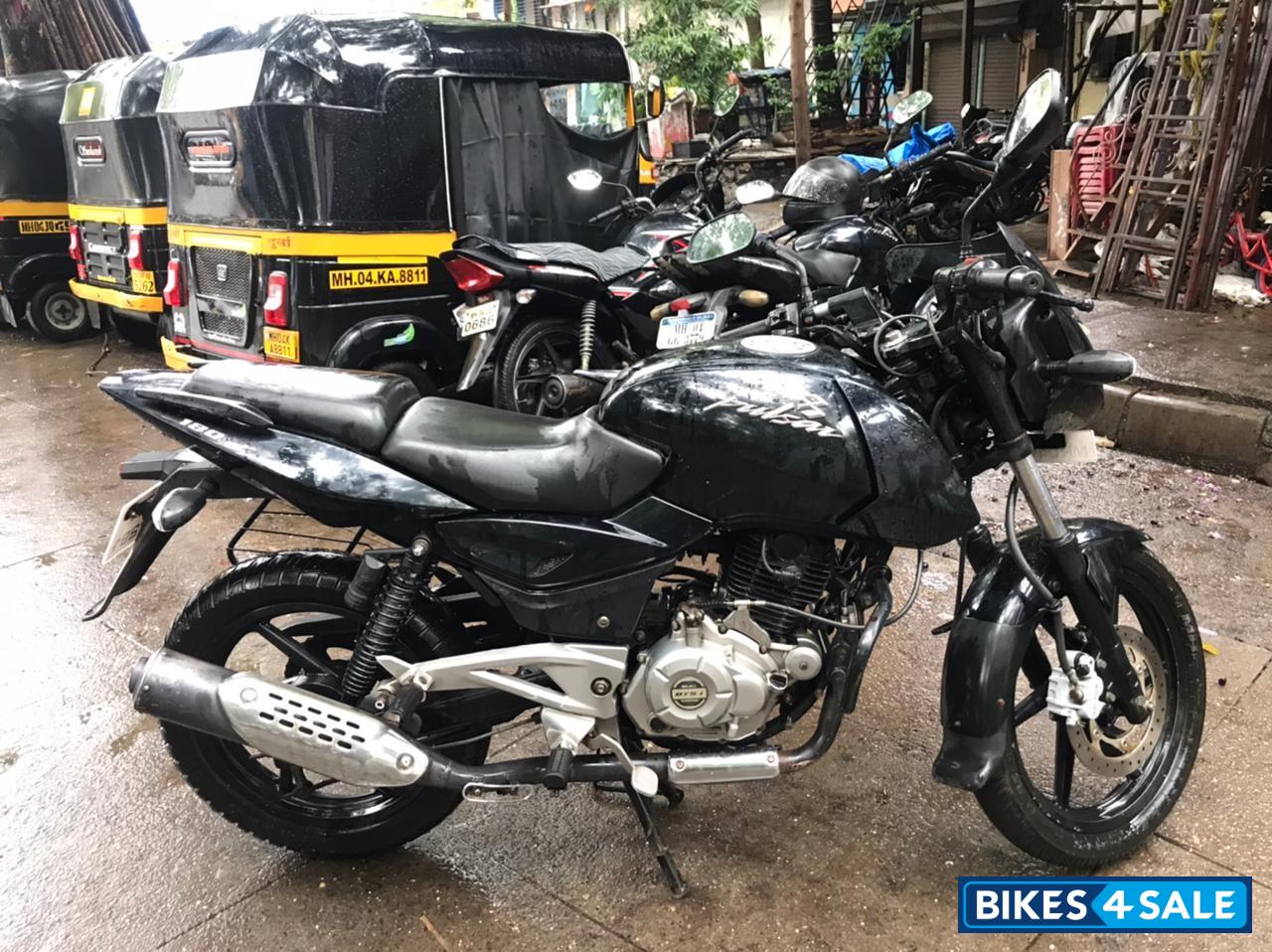 Black Bajaj Pulsar 180