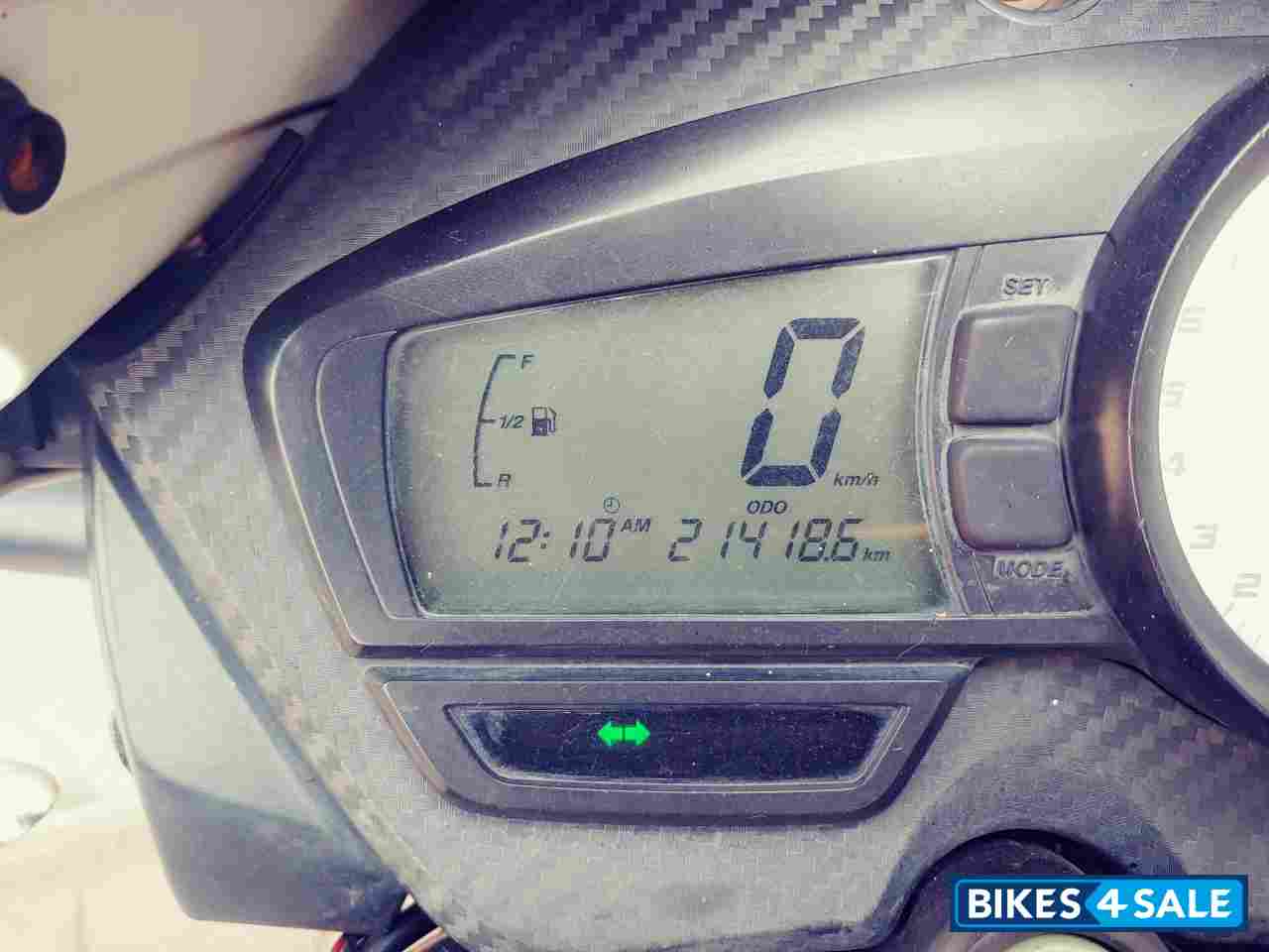 White TVS Apache RTR 180