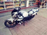 White TVS Apache RTR 180