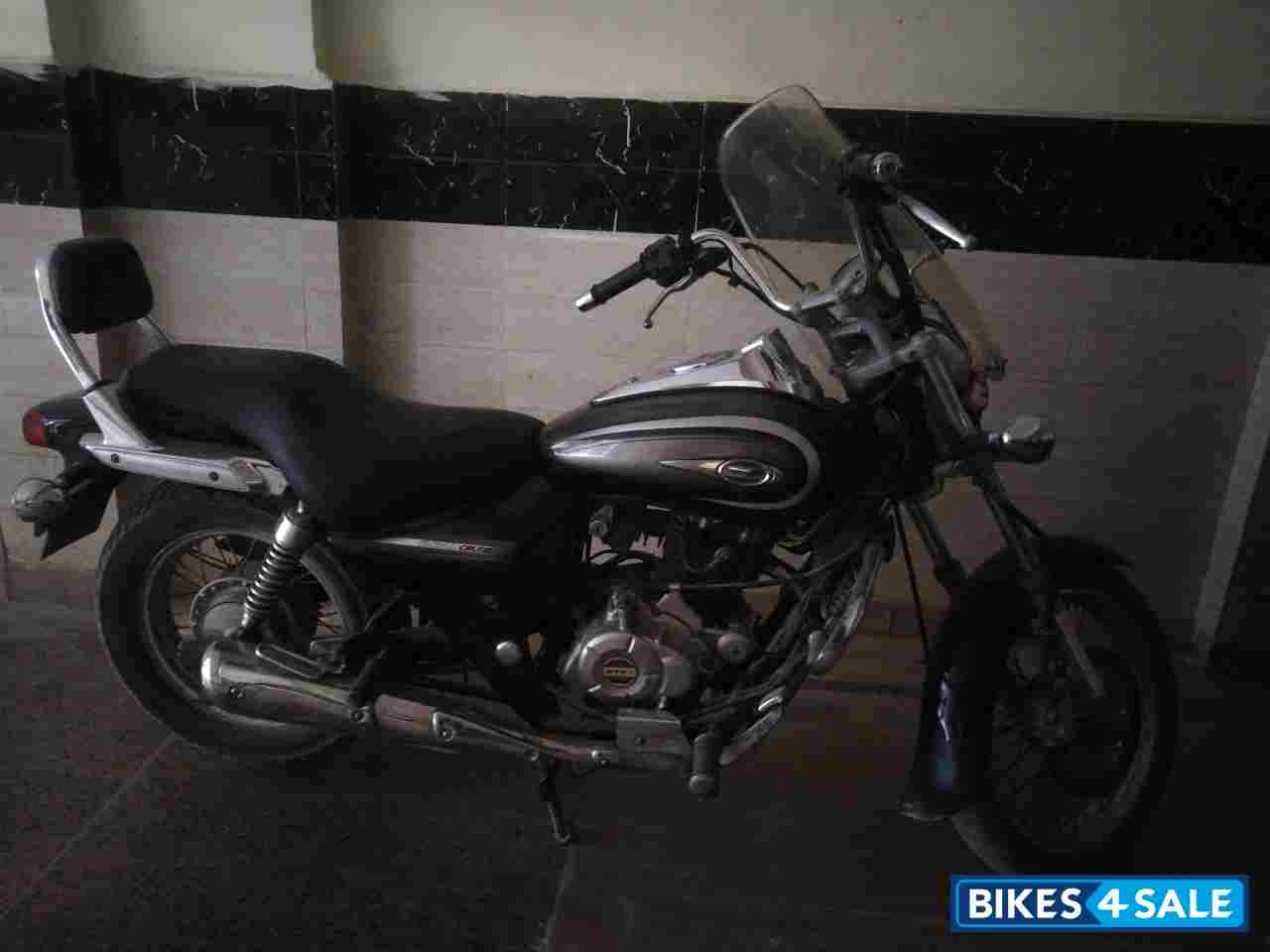 Black Bajaj Avenger Cruise 220