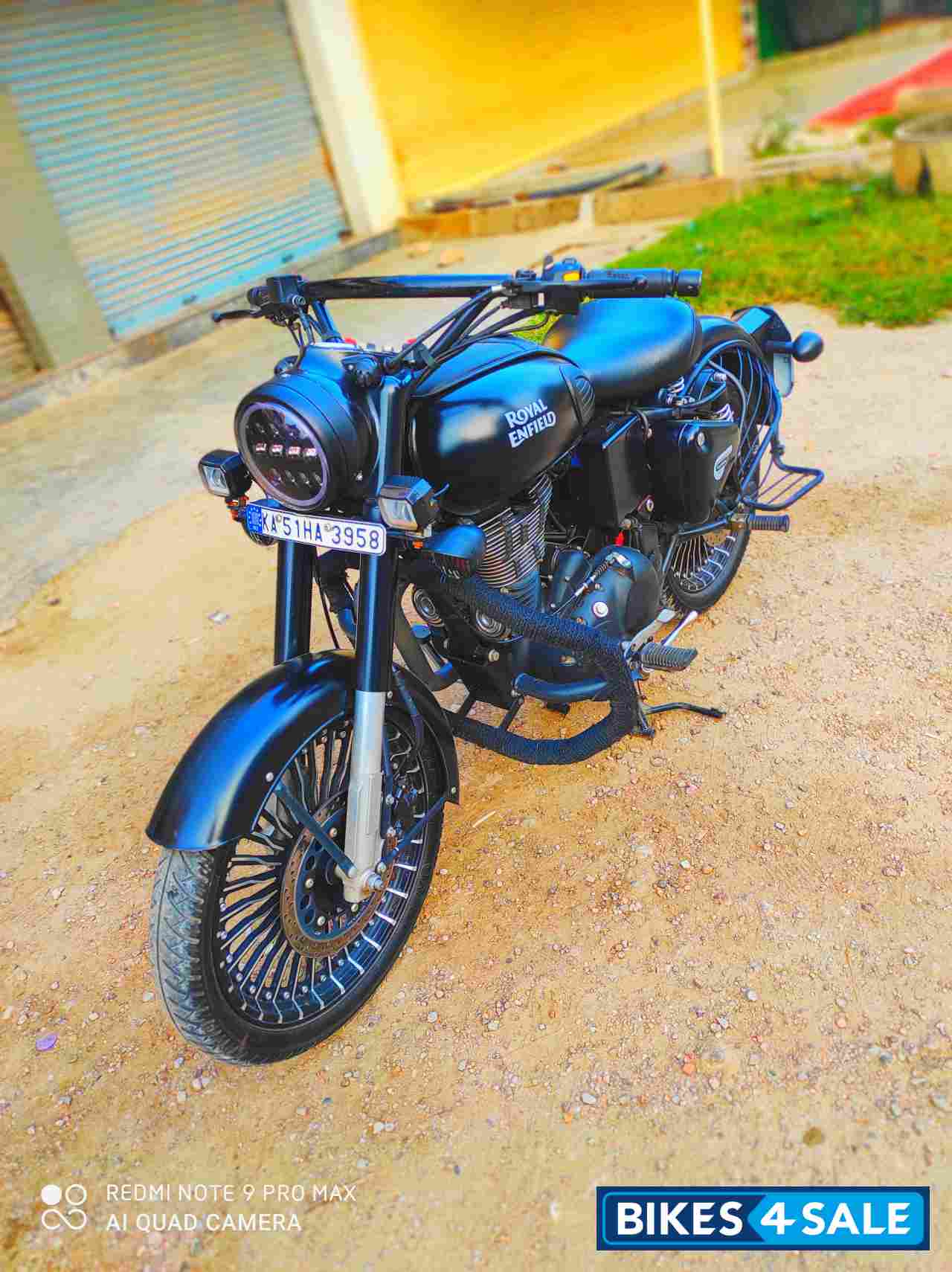 Royal Enfield Classic Stealth Black