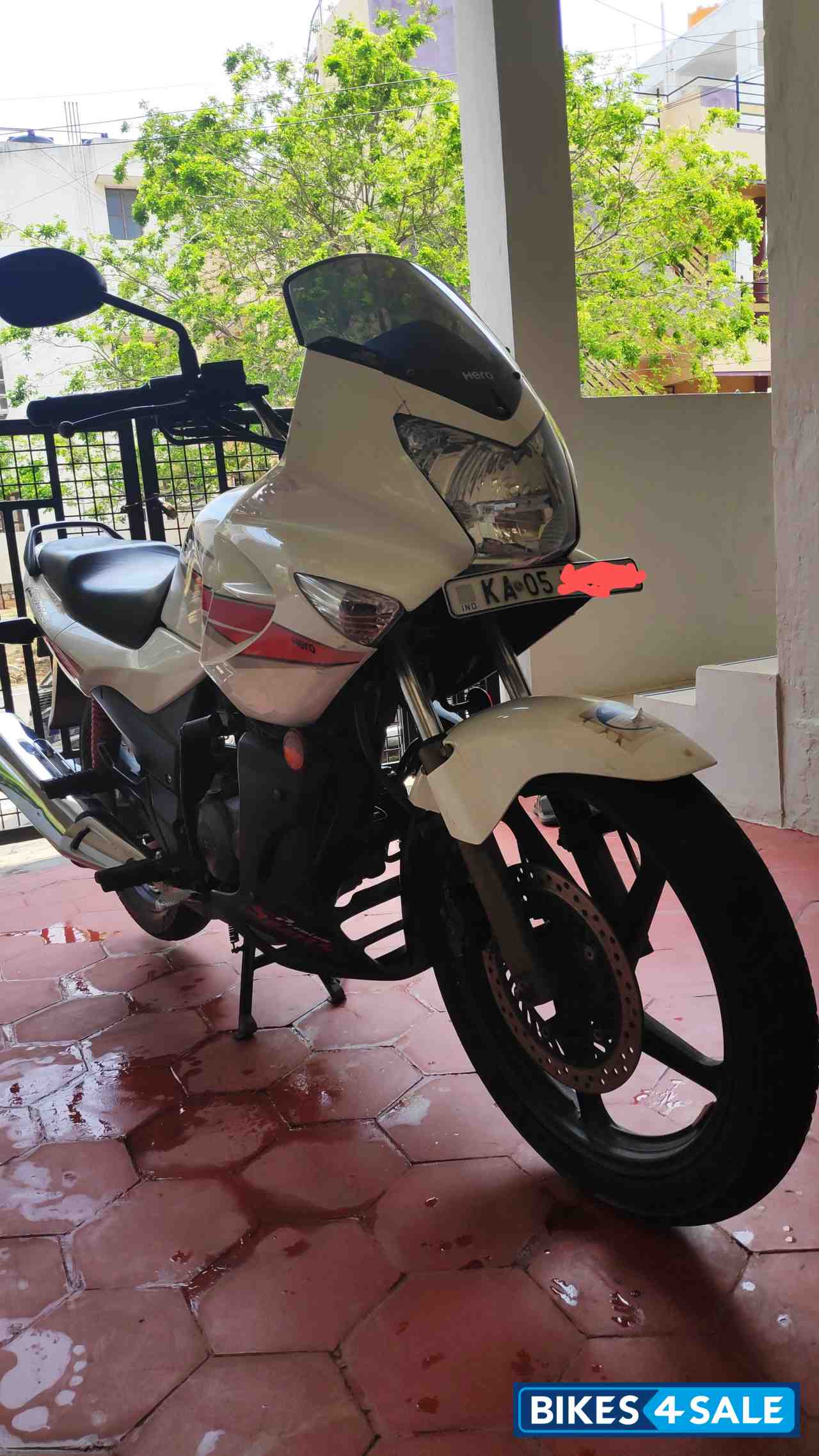 White Hero Karizma R White Hero Karizma R