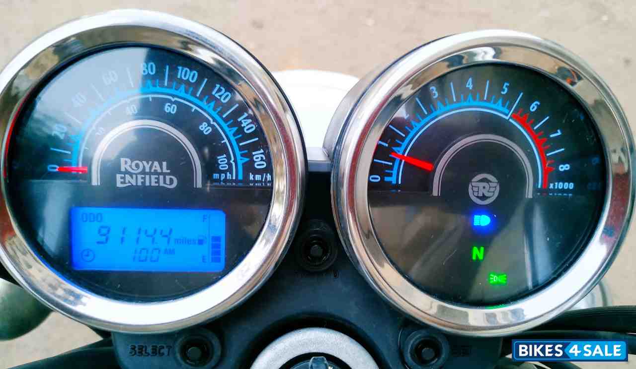 Lighting Royal Enfield Thunderbird 350