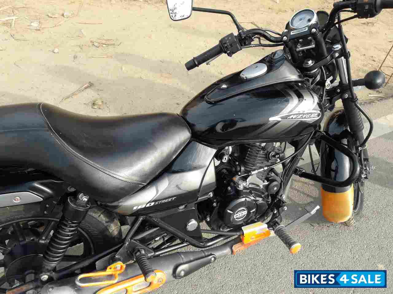 Bajaj Avenger 180 DTS-i