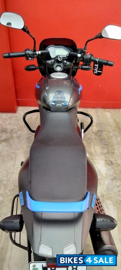 Bajaj Pulsar 125 Neon