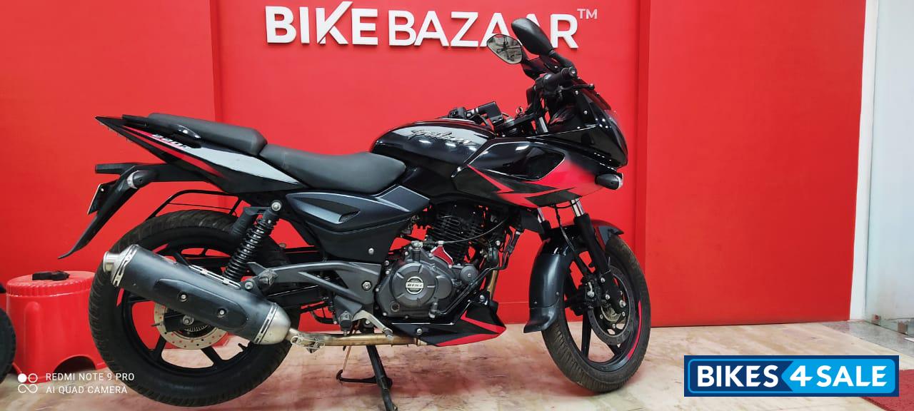 Bajaj Pulsar 220F