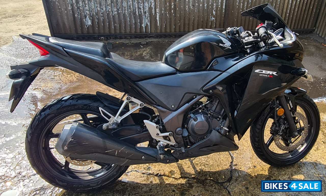 Used 2013 model Honda CBR 250R for sale in Pune. ID 329759. Black colour Bikes4Sale
