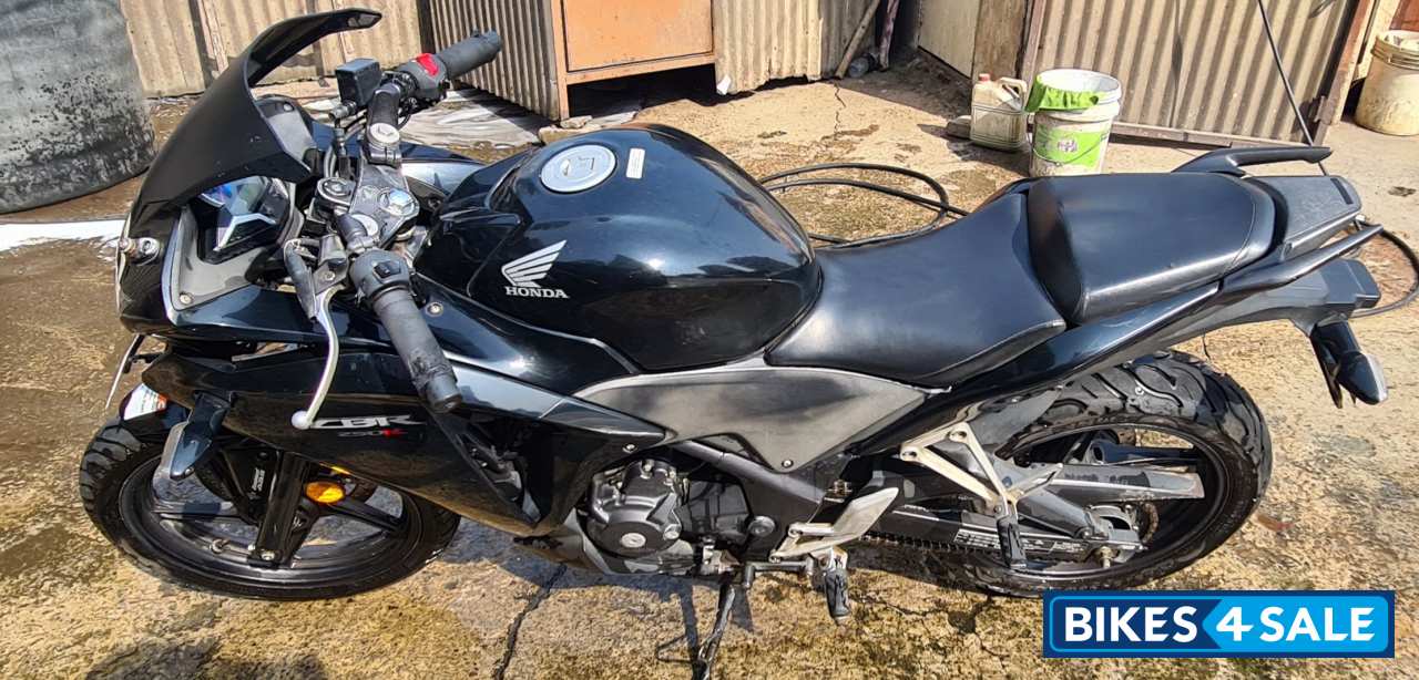 Black Honda CBR 250R