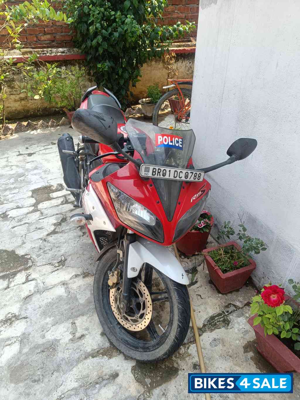 Red Yamaha YZF R15 S