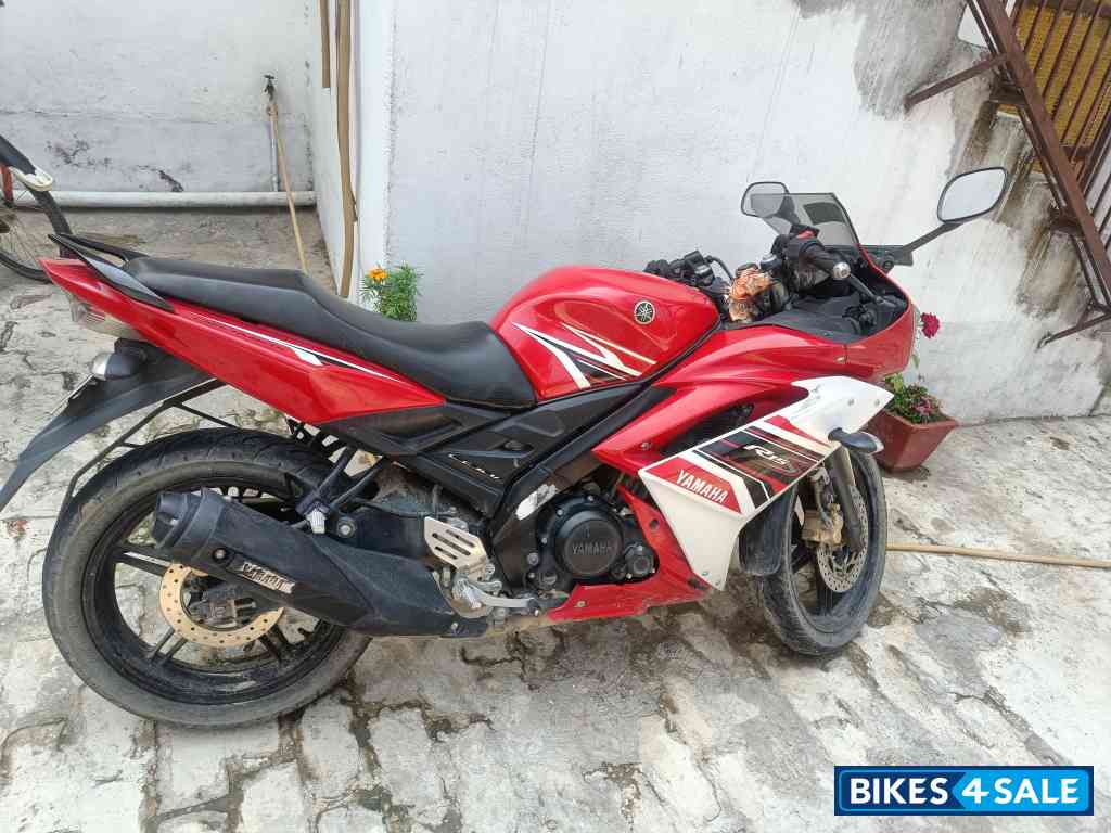 Red Yamaha YZF R15 S