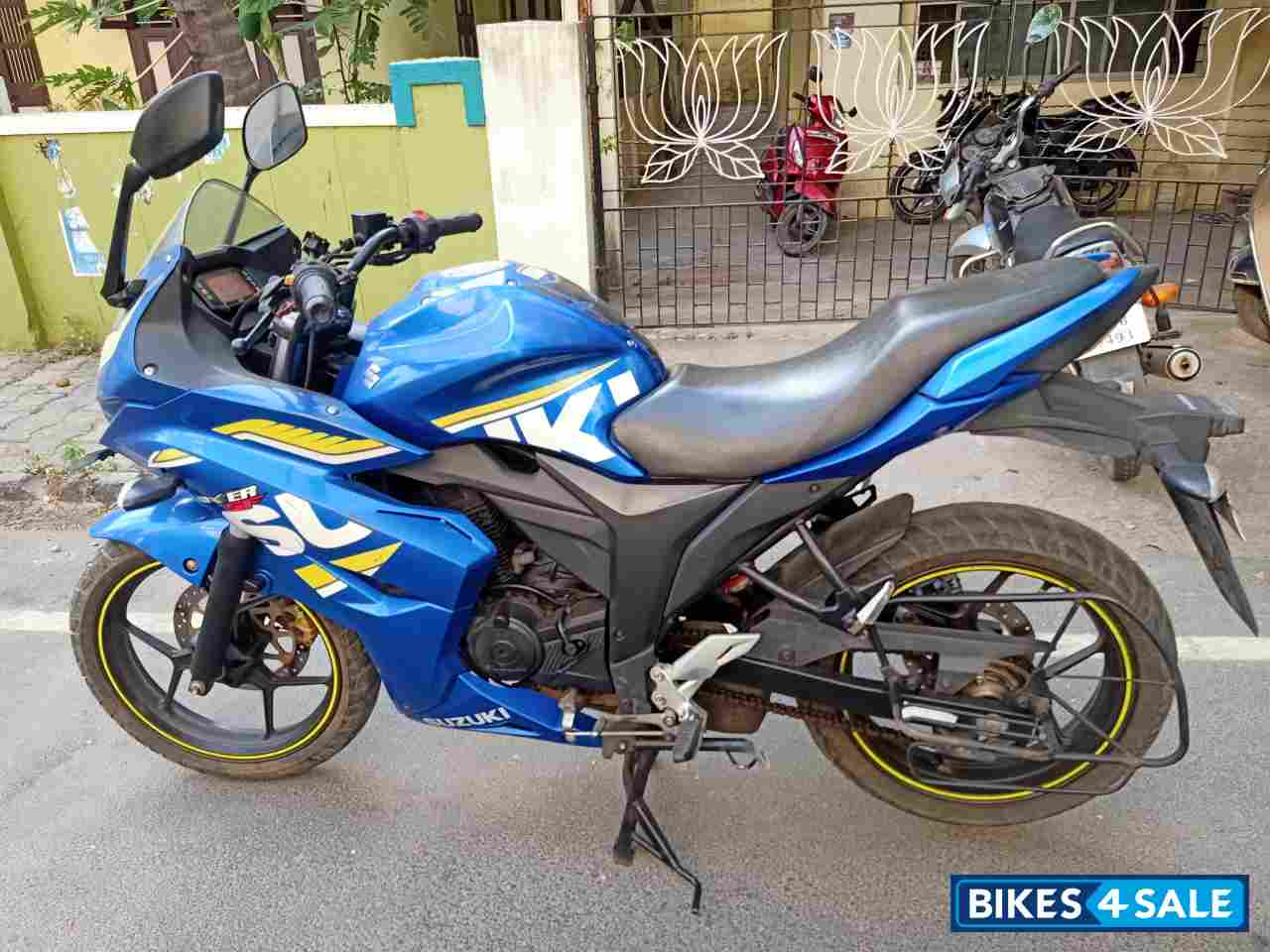 Blue Suzuki Gixxer SF Fi