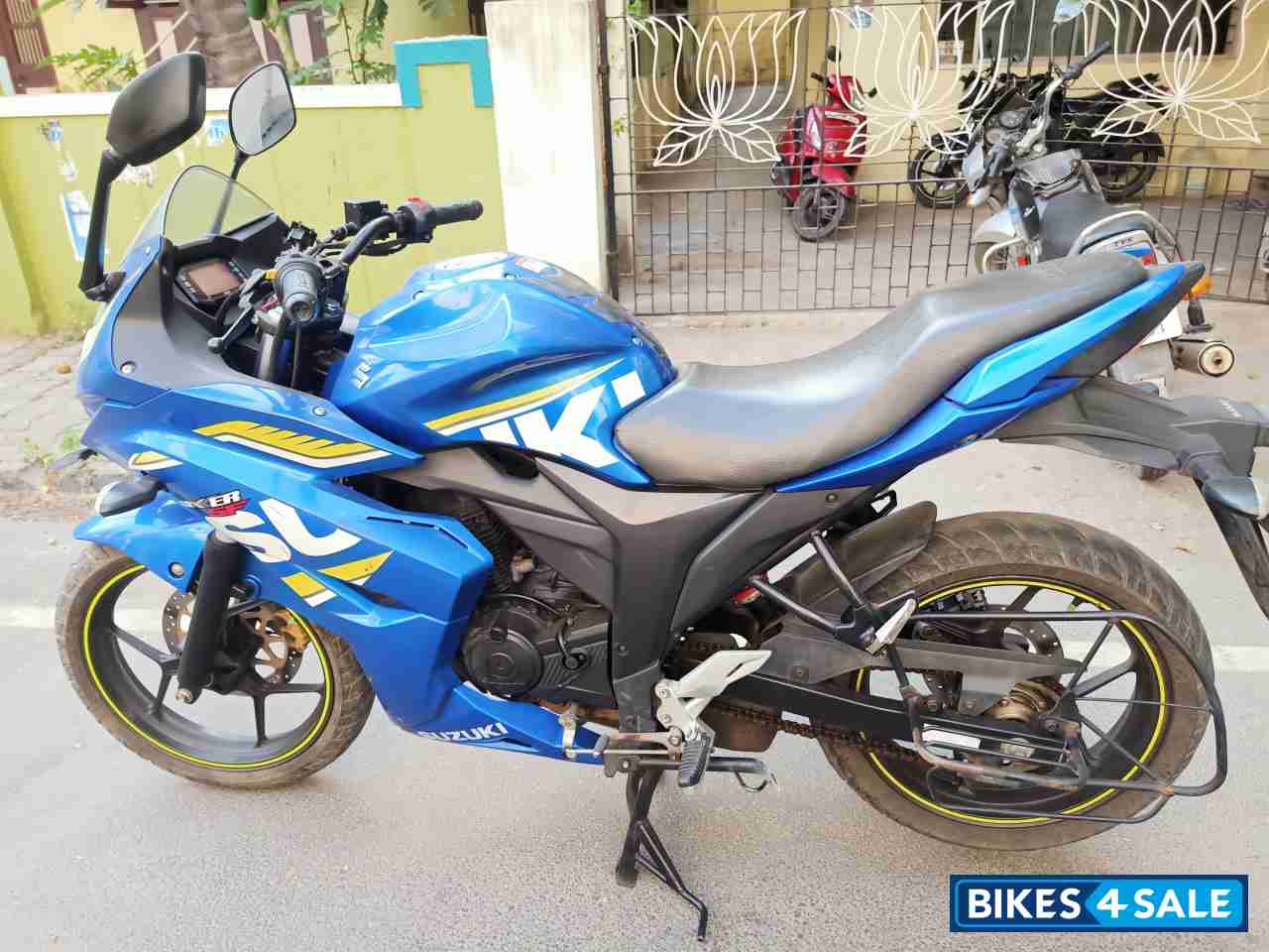 Blue Suzuki Gixxer SF Fi