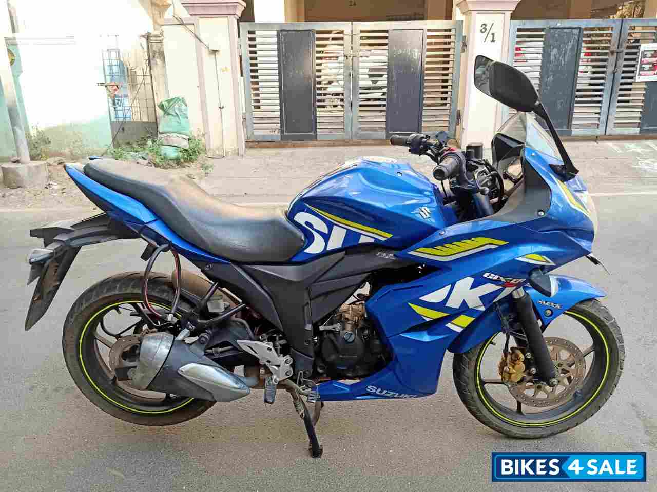 Blue Suzuki Gixxer SF Fi