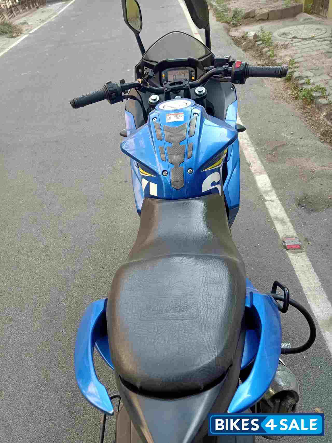 Blue Suzuki Gixxer SF Fi