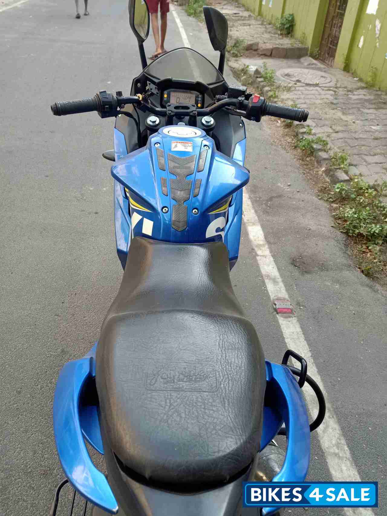 Blue Suzuki Gixxer SF Fi