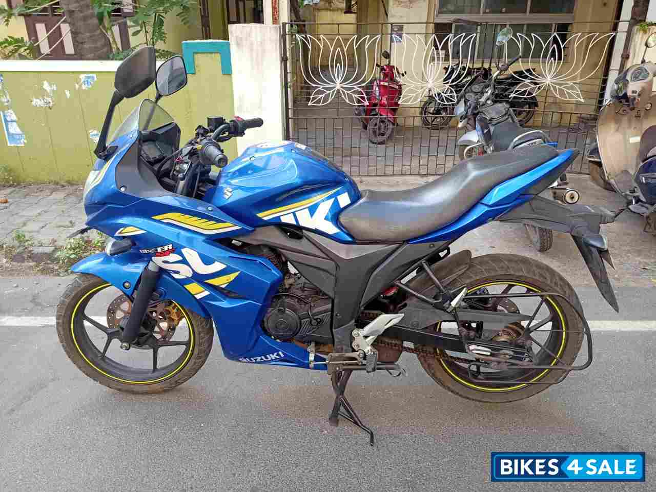 Blue Suzuki Gixxer SF Fi