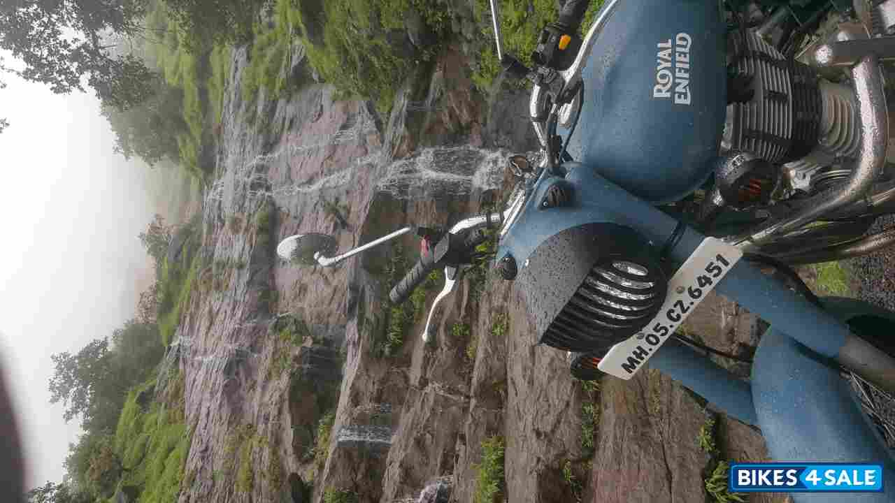 Royal Enfield Classic Squadron Blue Royal Enfield Classic Squadron Blue