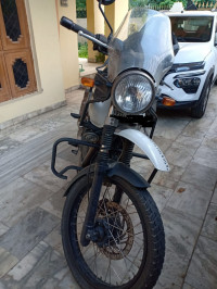 White Royal Enfield Himalayan