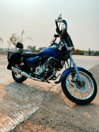 Blue Bajaj Avenger 220 DTS-i