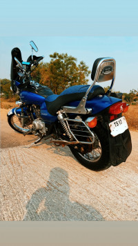 Blue Bajaj Avenger 220 DTS-i