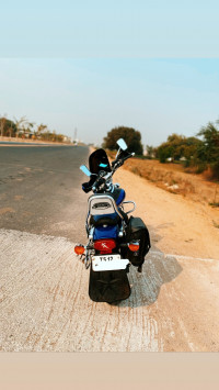 Blue Bajaj Avenger 220 DTS-i