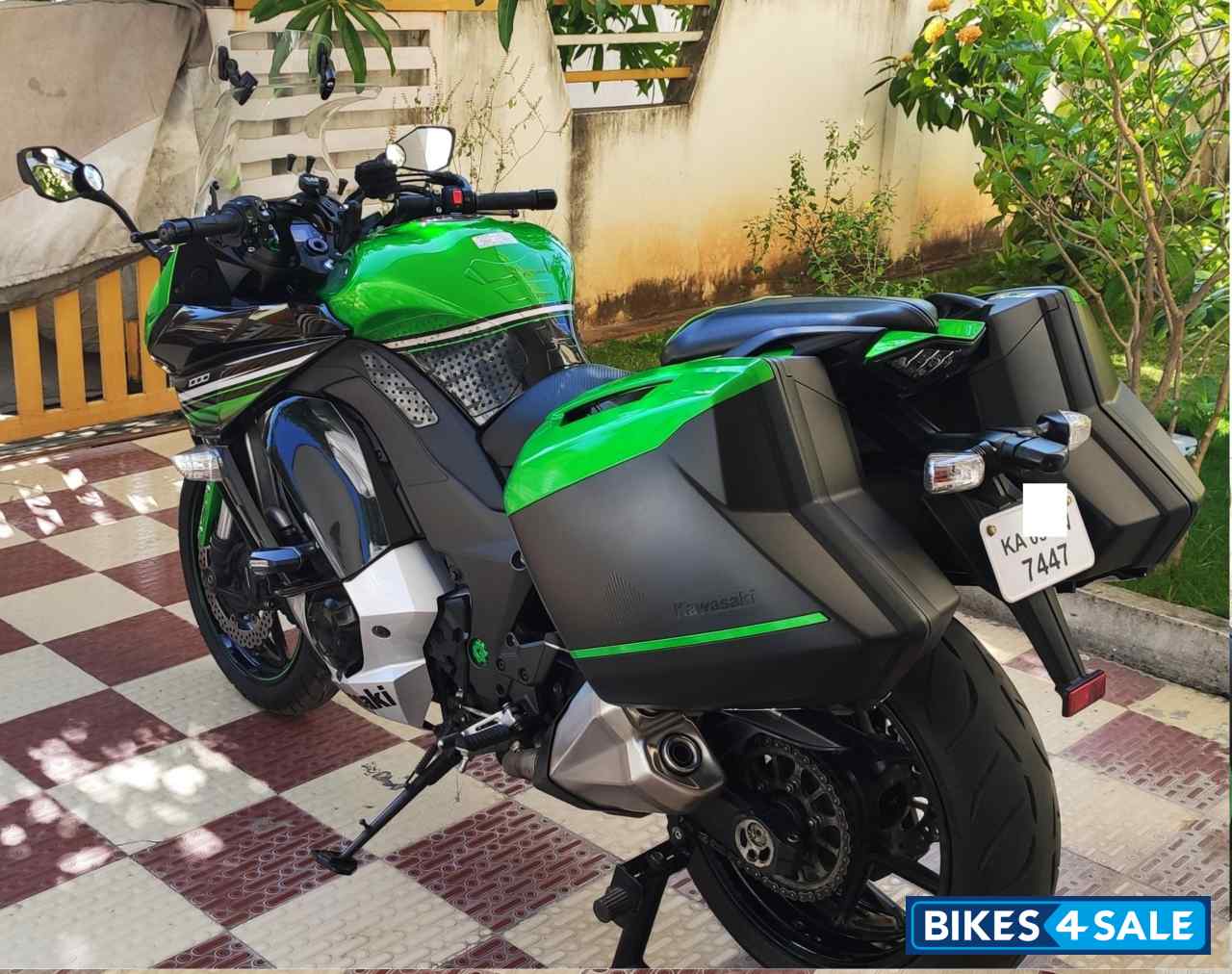 Green Kawasaki Ninja 1000