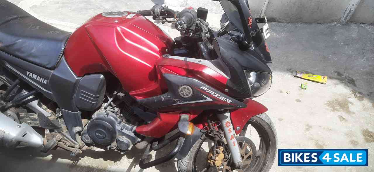 Red And Black Yamaha Fazer