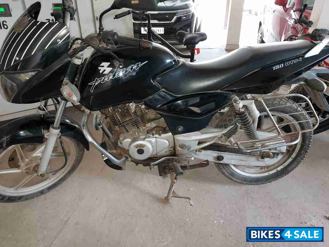 Black Bajaj Pulsar 150 DTSi