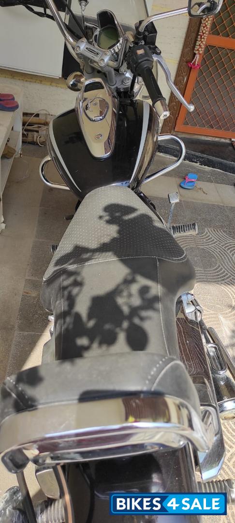 Silver Bajaj Avenger Cruise 220