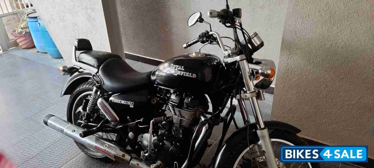 Black Royal Enfield Thunderbird 500
