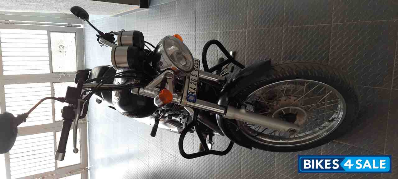 Black Royal Enfield Thunderbird 500 Black Royal Enfield Thunderbird 500