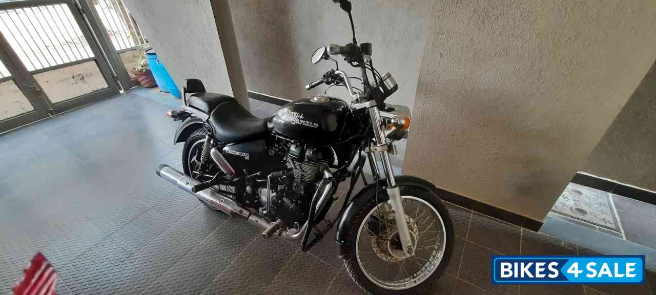 Black Royal Enfield Thunderbird 500 Black Royal Enfield Thunderbird 500